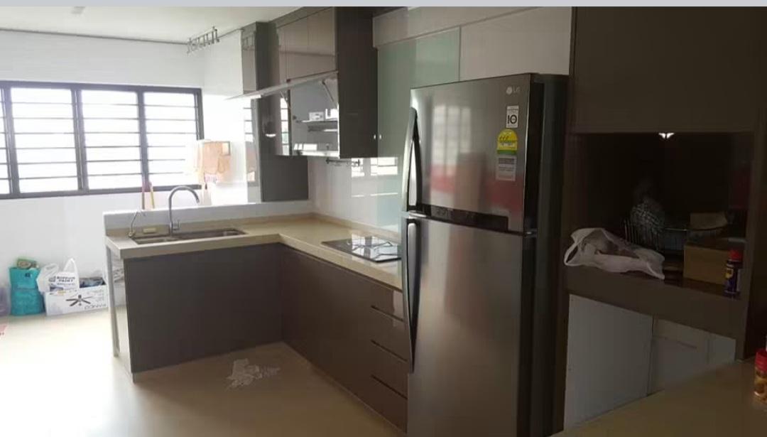 Kitchen sink and hob with tiled backsplash