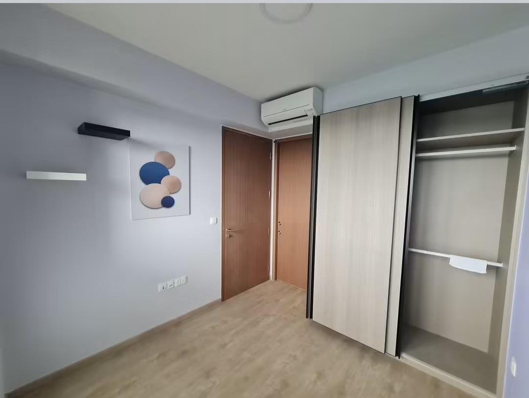 Bathroom with rain shower and vanity