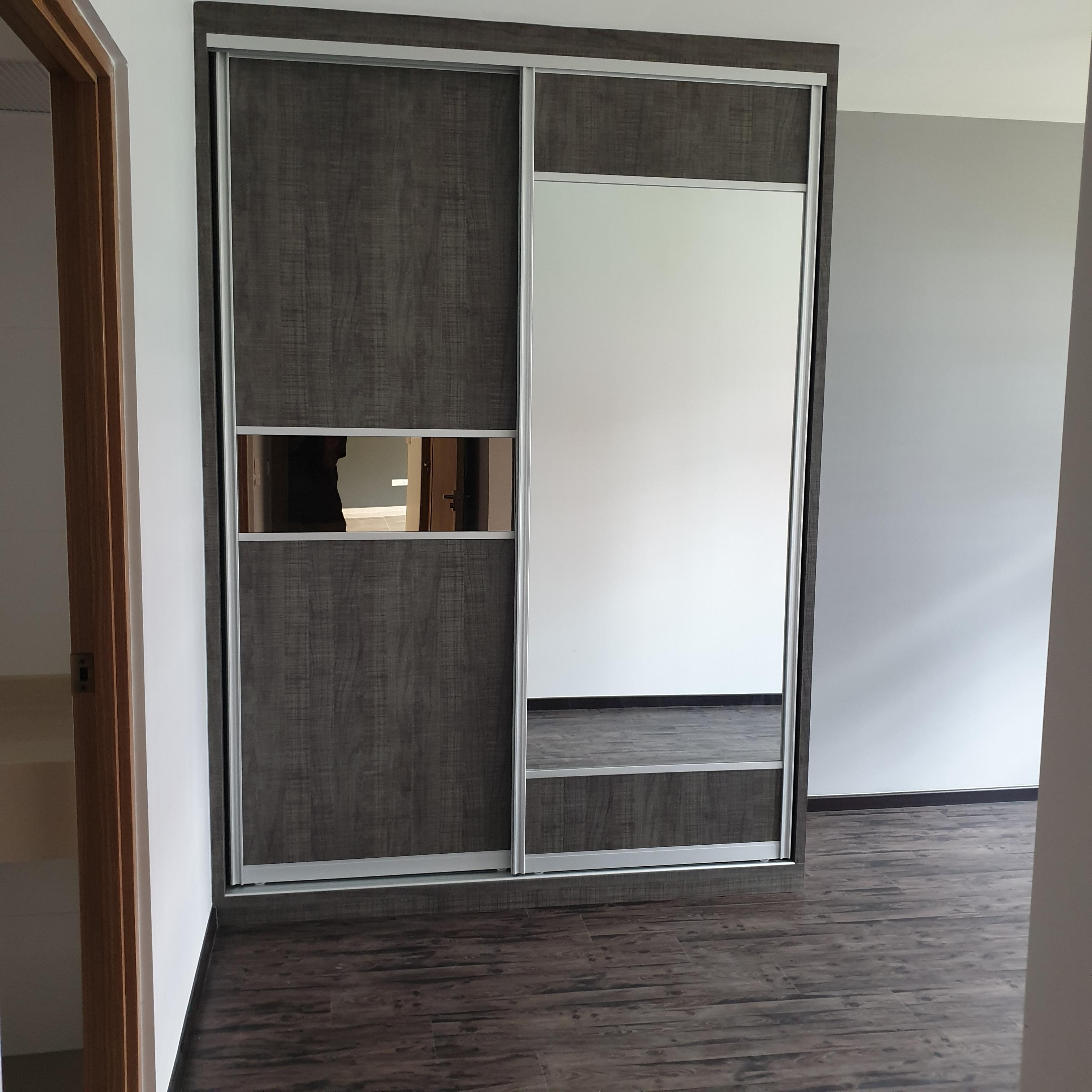 Bedroom wardrobe with mirrored sliding doors