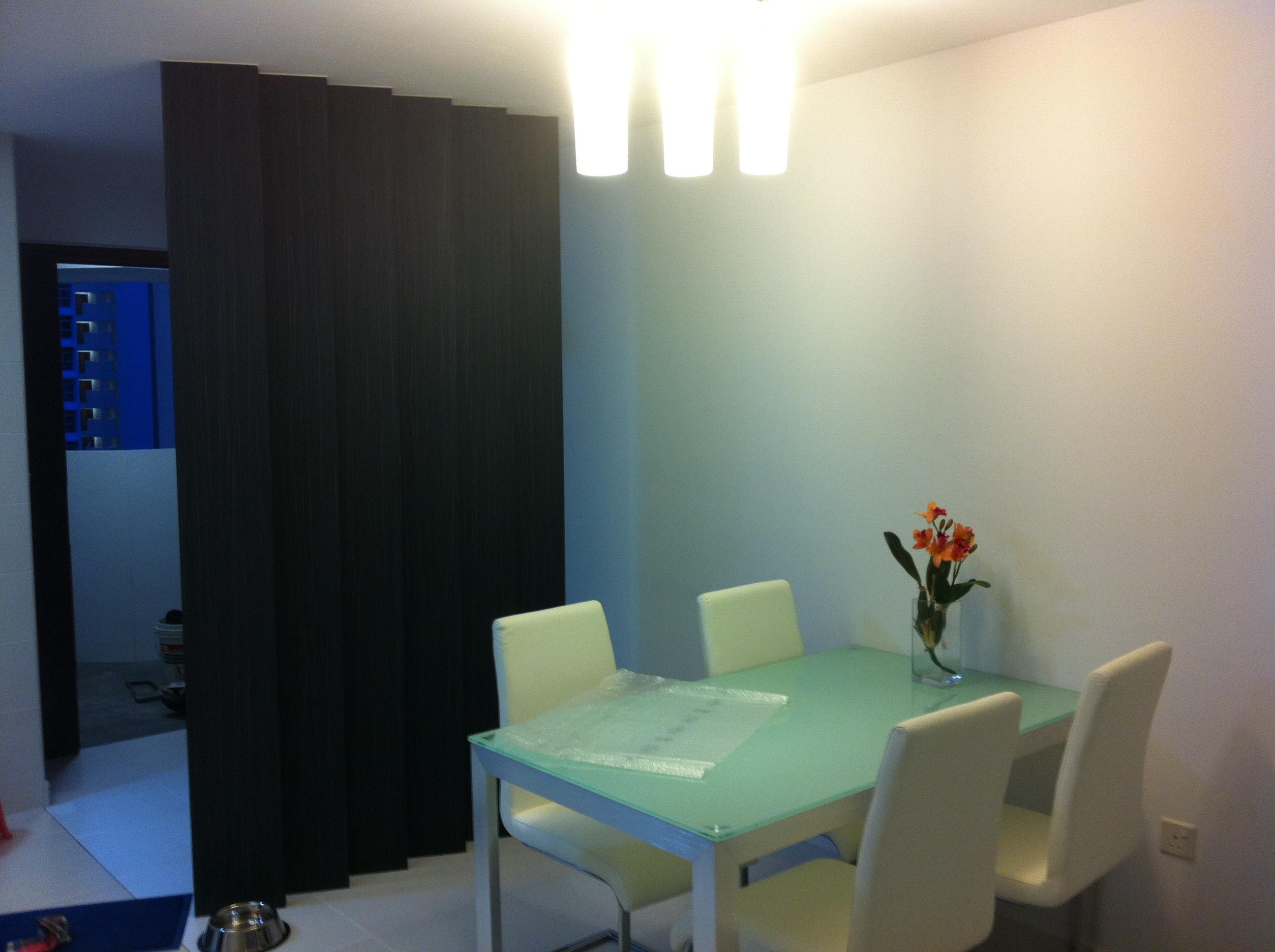 Dining area with fluted feature partition