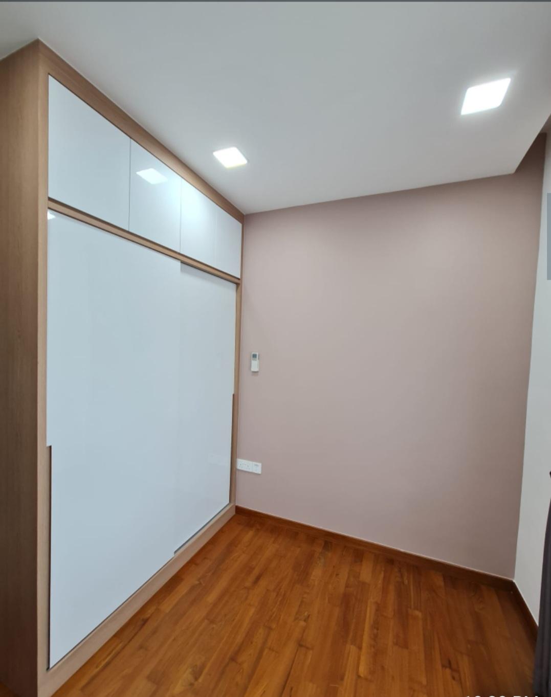 Bedroom wardrobe with sliding doors