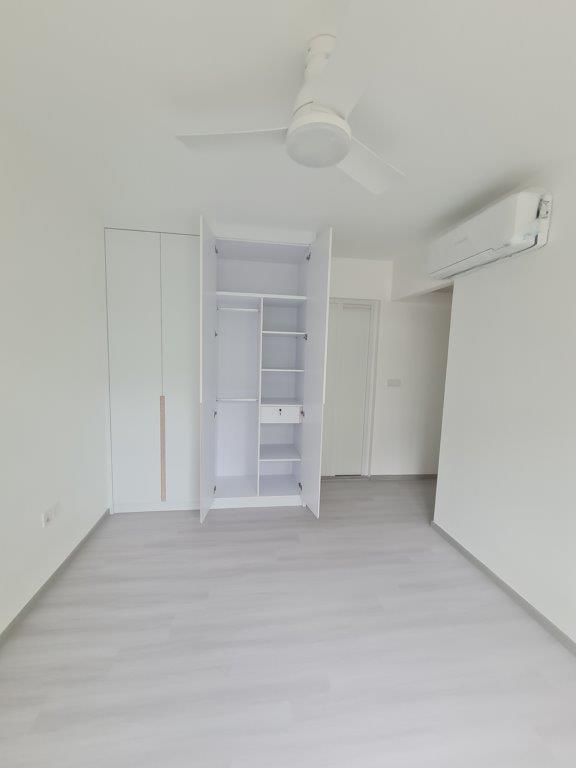 Bedroom wardrobe with open shelving